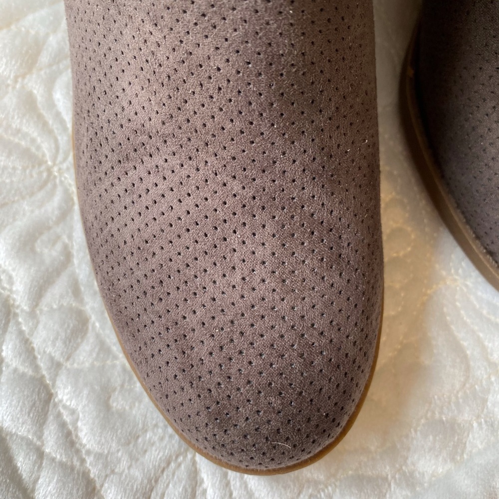 NEW / Universal Thread / Dylan / Laser-Cut Booties - Picture 3 of 9